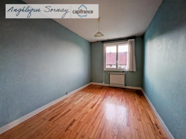 Maison à vendre 4 pièces CHAPELLE VOLAND (39), avec garages et annexe