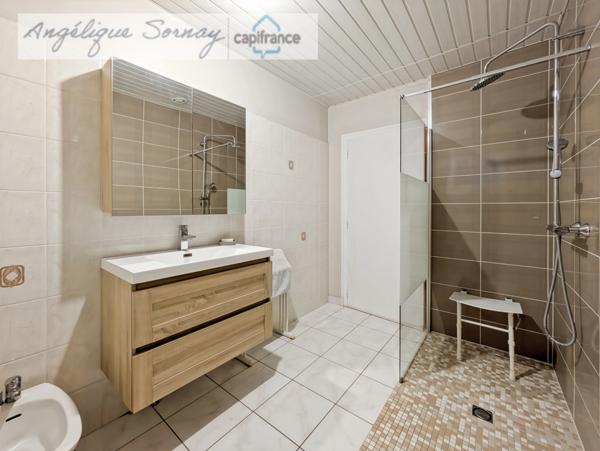 Maison à vendre 4 pièces CHAPELLE VOLAND (39), avec garages et annexe