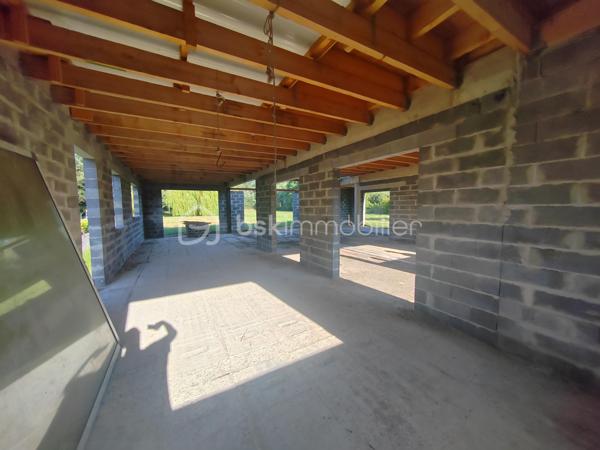 Sur la côte d'opale Merlimont à 5mns du Touquet, toutes commodités aux alentours, terrain sur plus de 2 hectares, avec habitation en cour de construction (clos et couvert sur environ 200 M2 habitable), dans un cadre privilégié très calme en pleine nature.
Propriété d'exception.