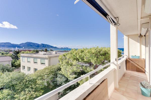 Beau T3 Art Déco avec terrasse, vue mer & montagne