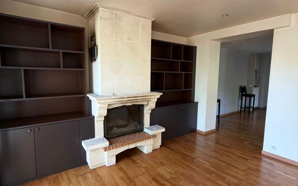 Maison à vendre    2 pièces • 185 m2 Chelles