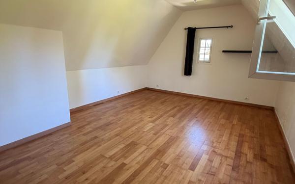 Maison à vendre    2 pièces • 185 m2 Chelles