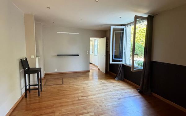 Maison à vendre    2 pièces • 185 m2 Chelles
