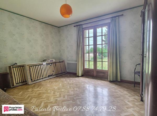 Maison sur sous-sol avec terrain arboré - Vernoil le Fourrier (49390)