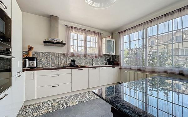 Maison à vendre    5 pièces •  Varennes-Jarcy