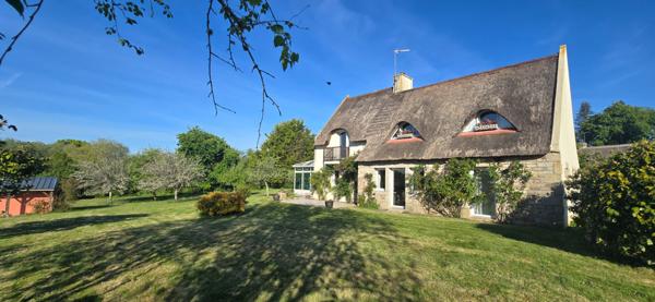 Belle demeure de charme de 240 m² sur un grand terrain de 1800 m², le bourg de Fouesnant à pied !