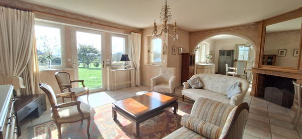 Belle demeure de charme de 240 m² sur un grand terrain de 1800 m², le bourg de Fouesnant à pied !