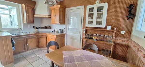 Belle demeure de charme de 240 m² sur un grand terrain de 1800 m², le bourg de Fouesnant à pied !
