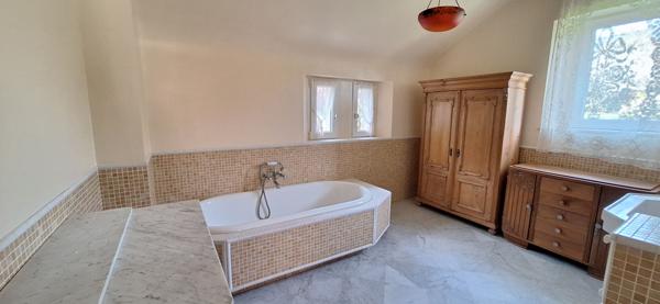 Belle demeure de charme de 240 m² sur un grand terrain de 1800 m², le bourg de Fouesnant à pied !