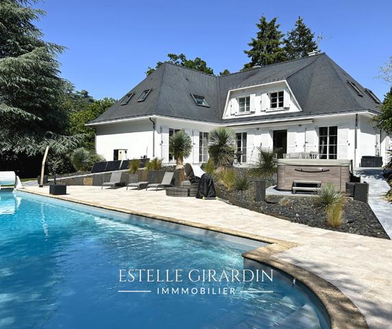 Propriété familiale avec piscine au coeur du Housseau - Carquefou