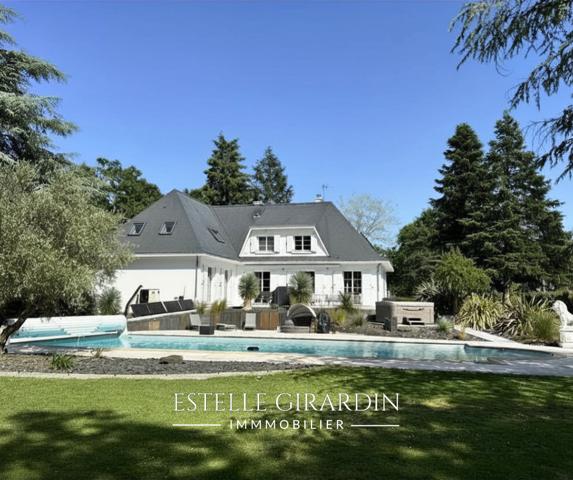 Propriété familiale avec piscine au coeur du Housseau - Carquefou