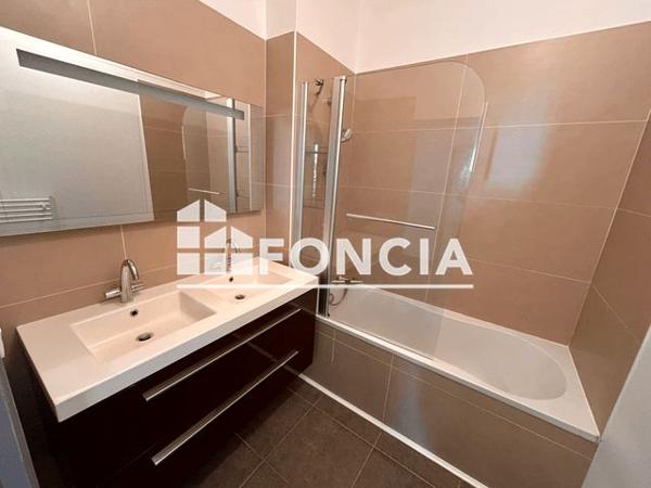 Location Appartement 4 pièces 82.5 m² - 21 Rue de la Magnanerie Grenoble 38000