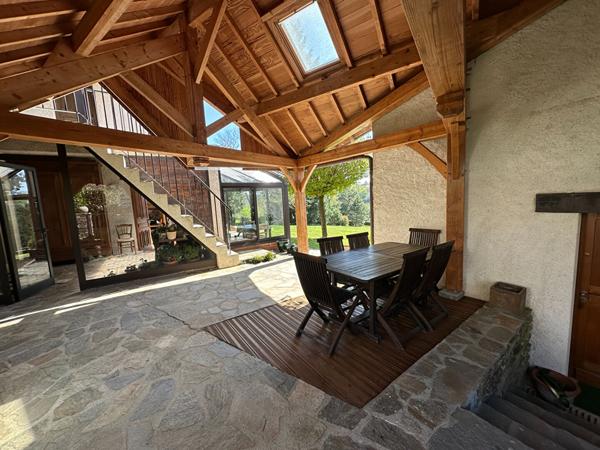 A 10 minutes du lac d'Eguzon - Propriété avec terrain et piscine - grange - dépendance.