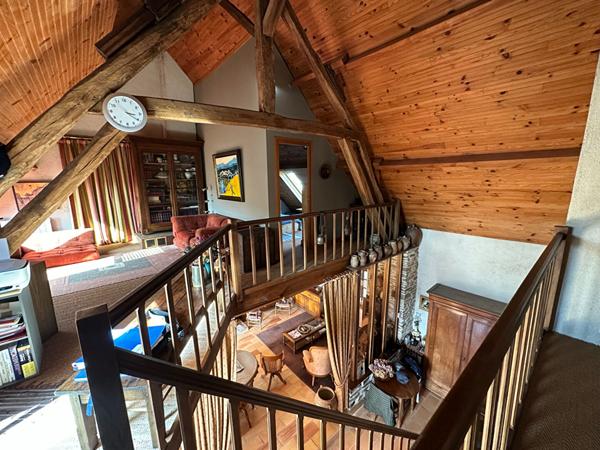 A 10 minutes du lac d'Eguzon - Propriété avec terrain et piscine - grange - dépendance.