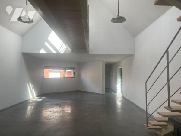 A VENDRE - A BAILLEUL dans le NORD (59) - Loft contemporain avec terrain constructible (Zone U)...