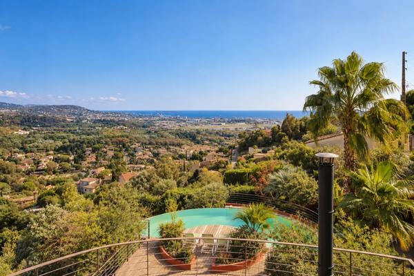 MANDELIEU LES COLLINES | VILLA D'ARCHITECTE AVEC VUE PANORAMIQUE MER