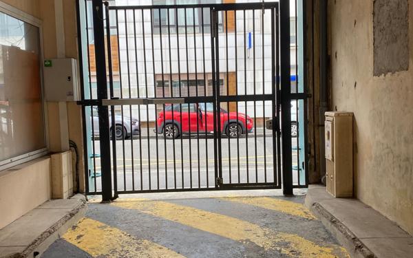 Stationnement à louer    Brest