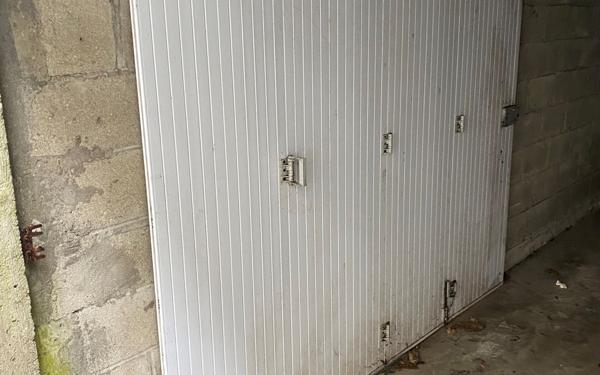 Stationnement à louer    Brest