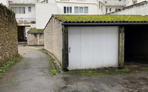 Stationnement à louer    Brest