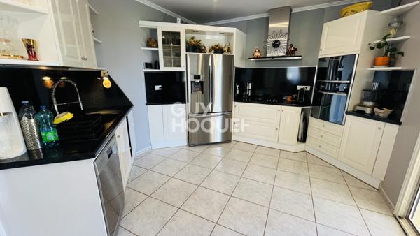 Maison familiale Juvignac de 245 m² sur 1024 m² de terrain