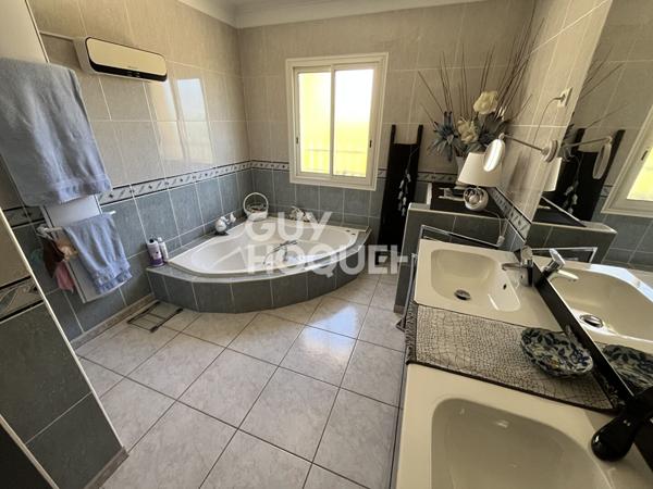 Maison familiale Juvignac de 245 m² sur 1024 m² de terrain