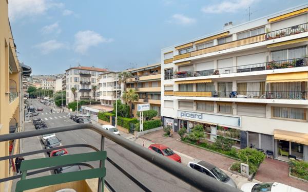 Appartement à vendre    2 pièces • 49 m2 Nice