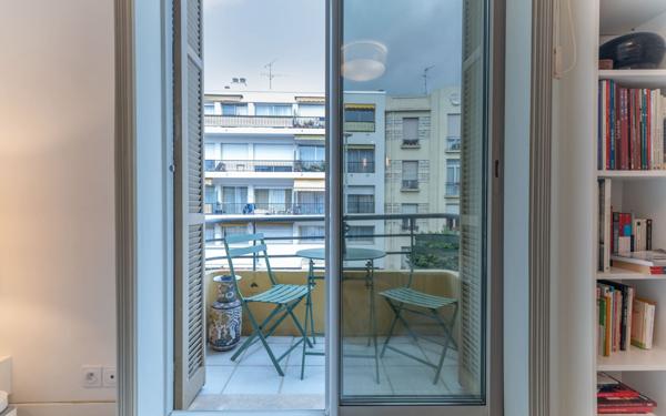 Appartement à vendre    2 pièces • 49 m2 Nice
