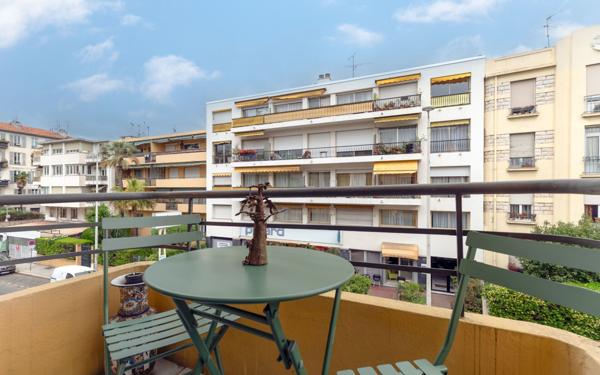 Appartement à vendre    2 pièces • 49 m2 Nice