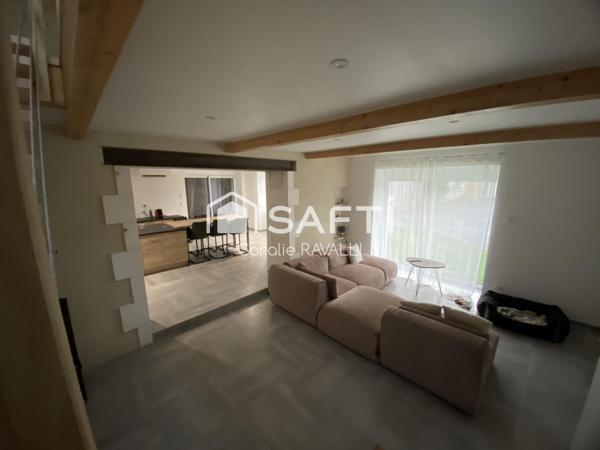 Maison rénovée avec goût, alliant charme de l’ancien et confort moderne