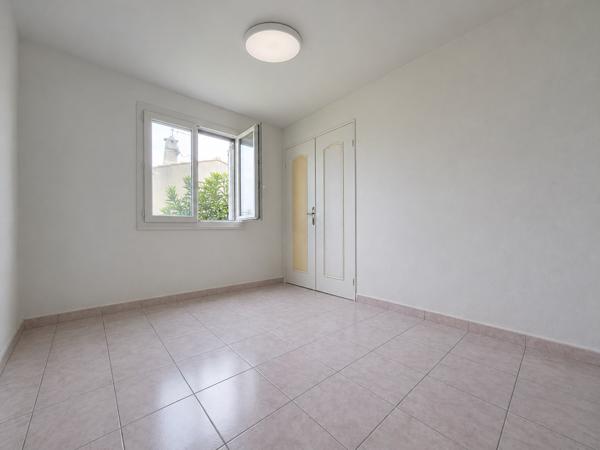 Châteauneuf-les-Martigues (13220) PLAIN PIED, PISCINE, JARDIN ARBORE AVEC PISCINE SUR 522M2 DE TERRAIN