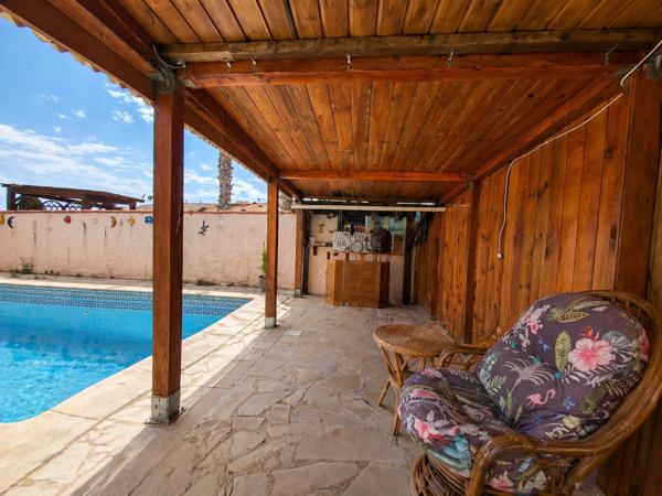 Châteauneuf-les-Martigues (13220) PLAIN PIED, PISCINE, JARDIN ARBORE AVEC PISCINE SUR 522M2 DE TERRAIN