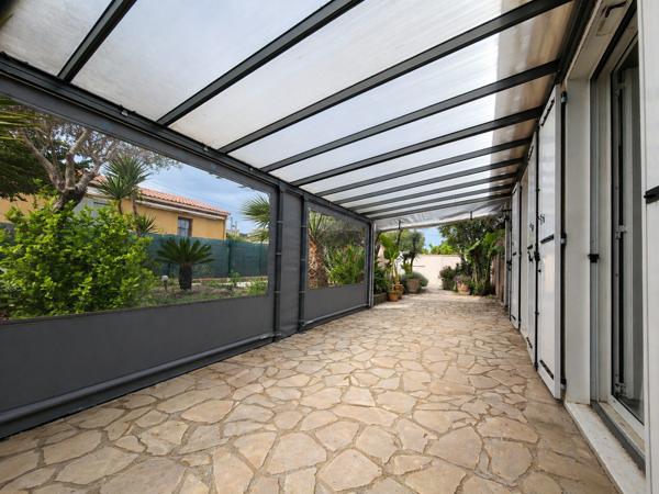 Châteauneuf-les-Martigues (13220) PLAIN PIED, PISCINE, JARDIN ARBORE AVEC PISCINE SUR 522M2 DE TERRAIN