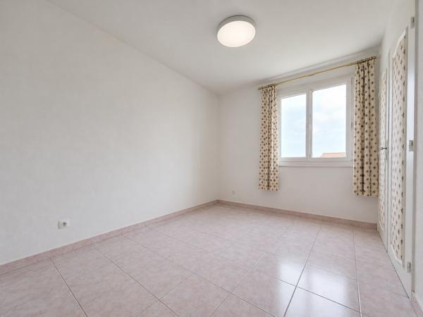 Châteauneuf-les-Martigues (13220) PLAIN PIED, PISCINE, JARDIN ARBORE AVEC PISCINE SUR 522M2 DE TERRAIN