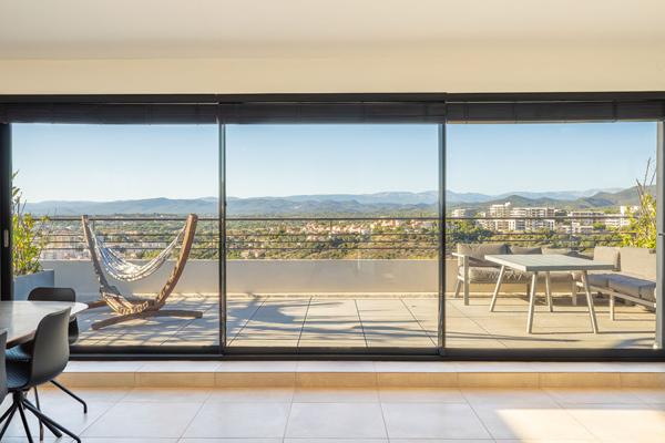 Villa contemporaine avec vue panoramique et espace bien-être