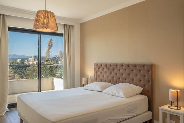 Villa contemporaine avec vue panoramique et espace bien-être