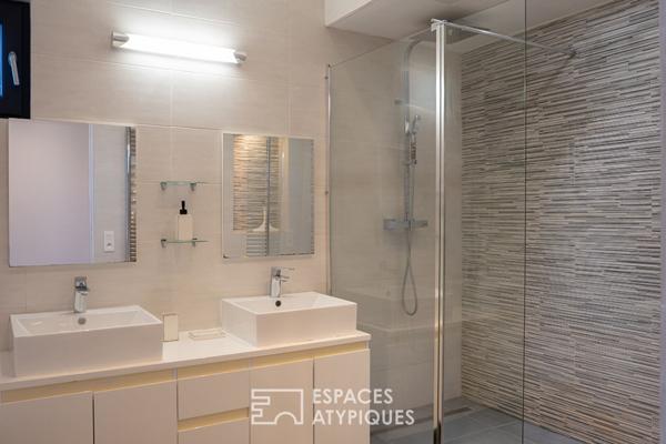 Villa contemporaine avec vue panoramique et espace bien-être