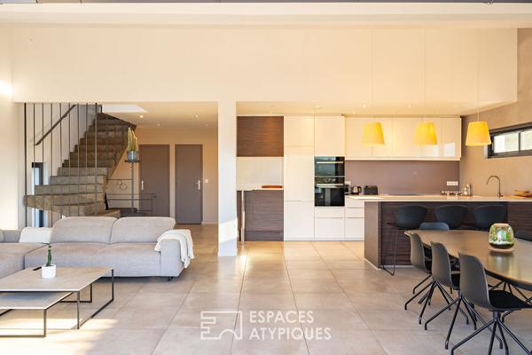 Villa contemporaine avec vue panoramique et espace bien-être