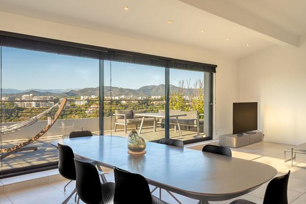 Villa contemporaine avec vue panoramique et espace bien-être