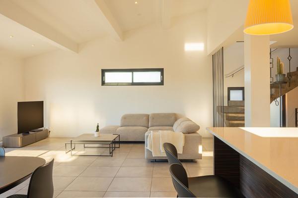 Villa contemporaine avec vue panoramique et espace bien-être