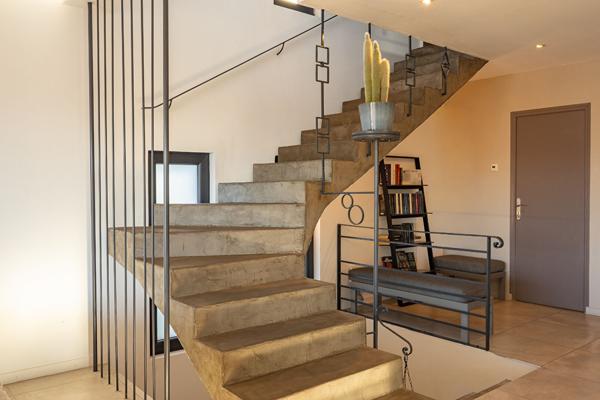 Villa contemporaine avec vue panoramique et espace bien-être