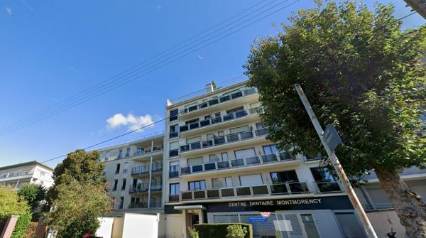 Local commercial MONTMORENCY- 7 pièces - 197.90 m2