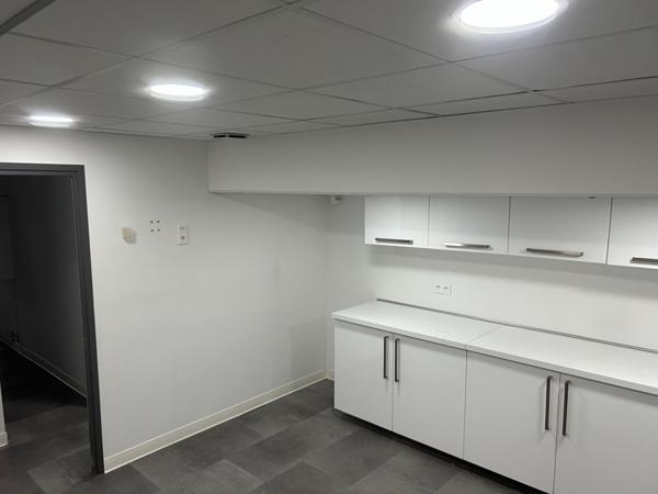 Local commercial MONTMORENCY- 7 pièces - 197.90 m2