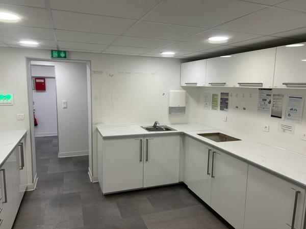 Local commercial MONTMORENCY- 7 pièces - 197.90 m2