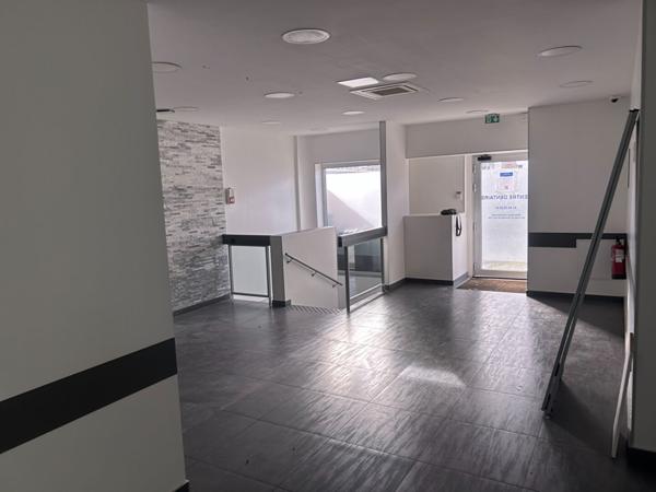 Local commercial MONTMORENCY- 7 pièces - 197.90 m2