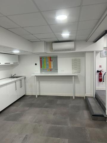 Local commercial MONTMORENCY- 7 pièces - 197.90 m2