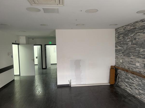 Local commercial MONTMORENCY- 7 pièces - 197.90 m2