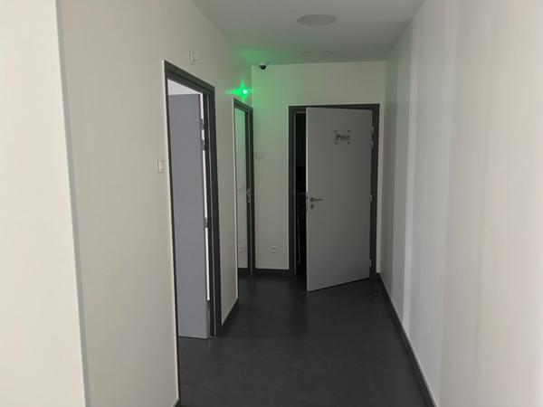 Local commercial MONTMORENCY- 7 pièces - 197.90 m2