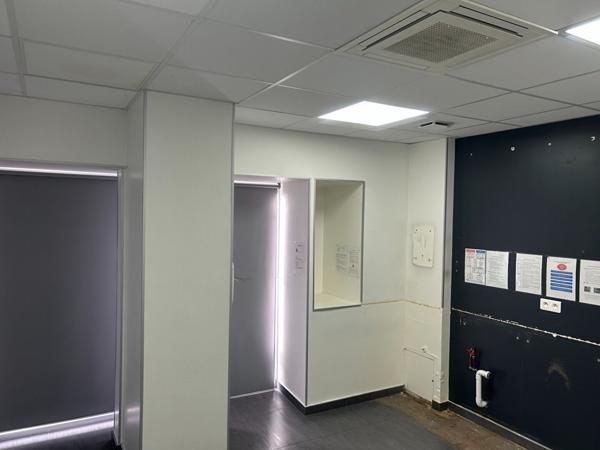 Local commercial MONTMORENCY- 7 pièces - 197.90 m2