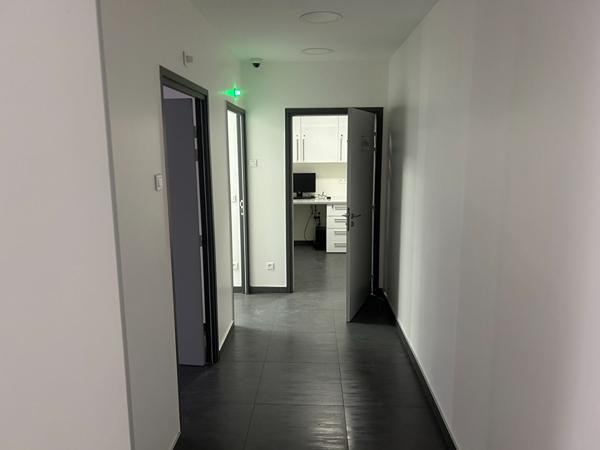 Local commercial MONTMORENCY- 7 pièces - 197.90 m2