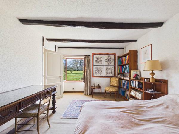 Maison de caractère de 317 m2 à Gizay, 5 chambres, parc de 5500 m2, piscine , grange, atelier